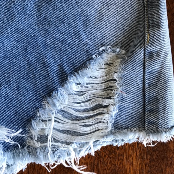 Blue Boohoo angled distressed denim shorts 6 NEW - Picture 8 of 8